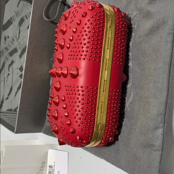 Alexander McQueen - Picture 7 of 8